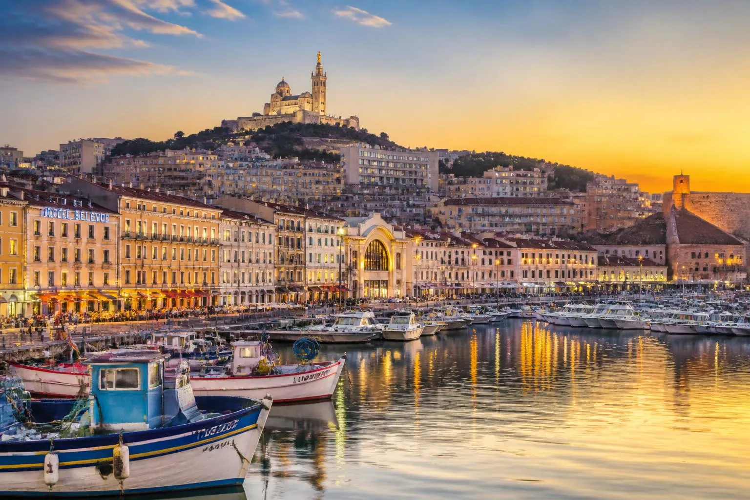 découvrez les meilleurs hôtels à marseille vieux port pour un séjour inoubliable au bord de la mer, alliant charme, confort et vue imprenable sur le port.