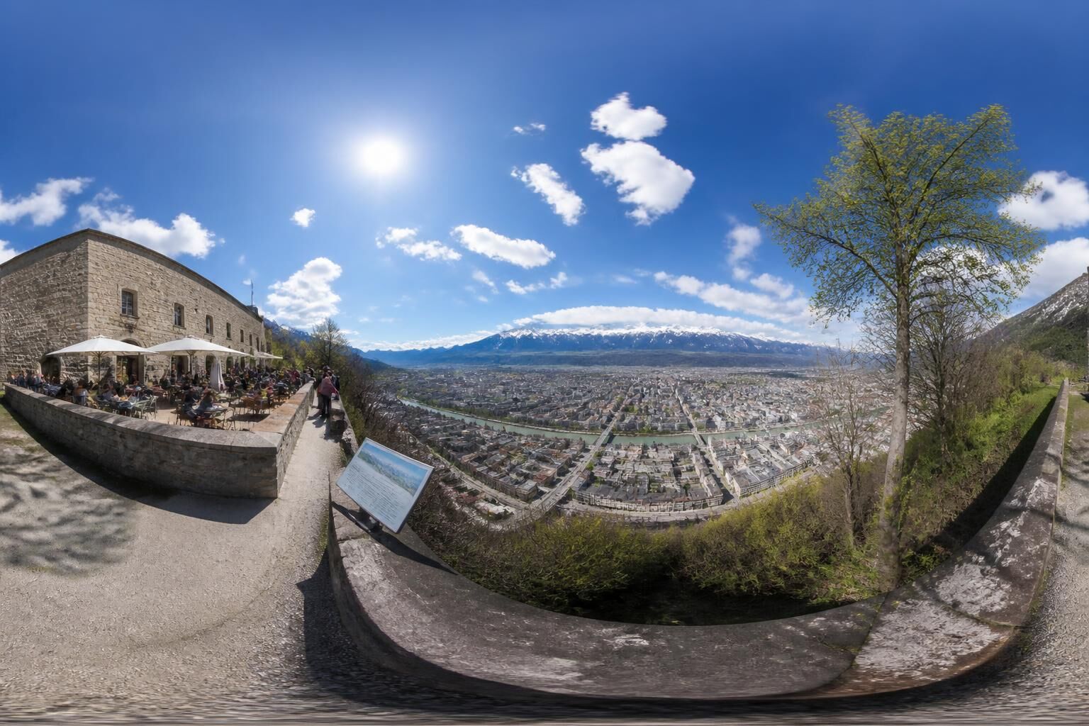 Découvrez la Bastille de Grenoble : guide complet sur l'accès, les activités à faire et nos conseils pour une visite réussie.