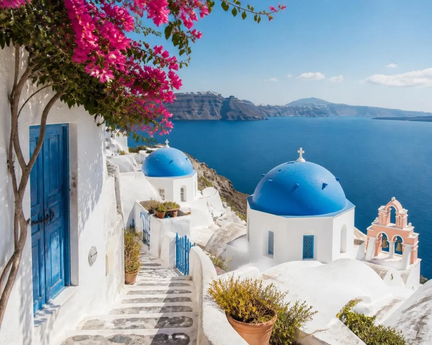 découvrez santorin en 2026 avec notre guide complet : plages idylliques, caldeira spectaculaire et villages blancs emblématiques pour un voyage inoubliable.